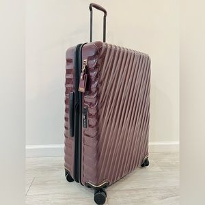 Tumi 19 DEGREE
Extended Trip Expandable 4 Wheeled Packing Case